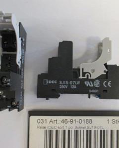 Relay IDEC Black 1 pol Sockel SJ1S-07L W